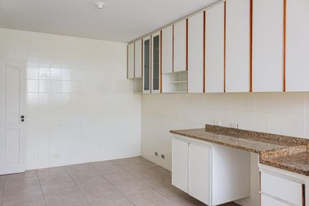 Casa à venda com 276m², 4 quartos e 4 vagas Casa à venda com 276m², 4 quartos e 4 vagasCozinha