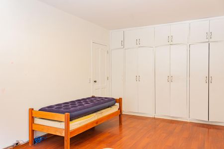 Casa à venda com 276m², 4 quartos e 4 vagas Casa à venda com 276m², 4 quartos e 4 vagasQuarto 1