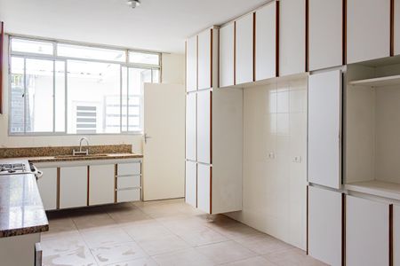 Casa à venda com 276m², 4 quartos e 4 vagas Casa à venda com 276m², 4 quartos e 4 vagasCozinha