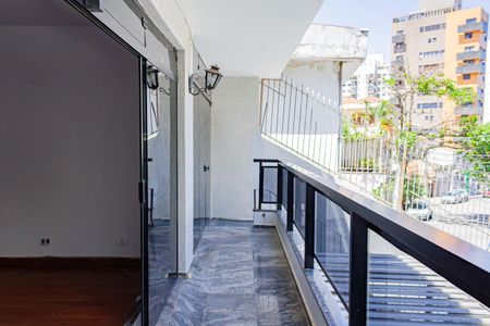 Casa à venda com 276m², 4 quartos e 4 vagas Casa à venda com 276m², 4 quartos e 4 vagasVaranda da Sala