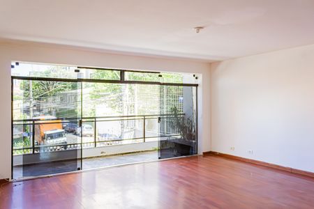 Casa à venda com 276m², 4 quartos e 4 vagas Casa à venda com 276m², 4 quartos e 4 vagasSala