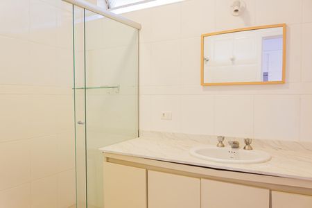 Casa à venda com 276m², 4 quartos e 4 vagas Casa à venda com 276m², 4 quartos e 4 vagasBanheiro da Suíte