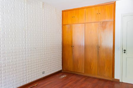 Casa à venda com 276m², 4 quartos e 4 vagas Casa à venda com 276m², 4 quartos e 4 vagasQuarto 2