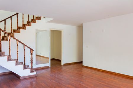 Casa à venda com 276m², 4 quartos e 4 vagas Casa à venda com 276m², 4 quartos e 4 vagasSala