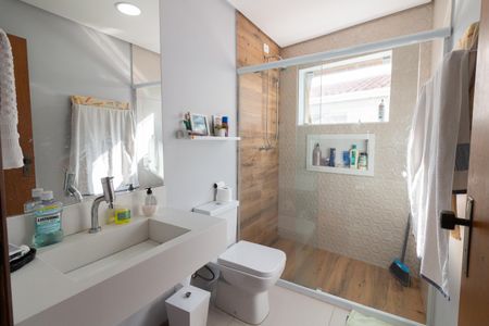 Casa à venda com 332m², 4 quartos e 4 vagas Casa à venda com 332m², 4 quartos e 4 vagasBanheiro