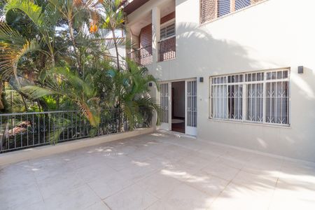 Casa à venda com 332m², 4 quartos e 4 vagas Casa à venda com 332m², 4 quartos e 4 vagasVaranda da Sala