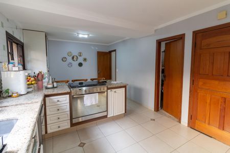 Casa à venda com 332m², 4 quartos e 4 vagas Casa à venda com 332m², 4 quartos e 4 vagasCozinha