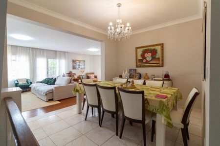 Casa à venda com 332m², 4 quartos e 4 vagas Casa à venda com 332m², 4 quartos e 4 vagasSala de Jantar