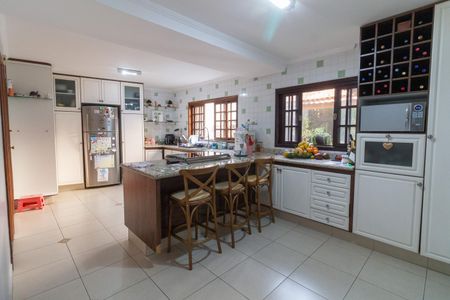 Casa à venda com 332m², 4 quartos e 4 vagas Casa à venda com 332m², 4 quartos e 4 vagasCozinha