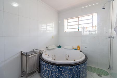 Casa à venda com 332m², 4 quartos e 4 vagas Casa à venda com 332m², 4 quartos e 4 vagasBanheiro da Suíte 2