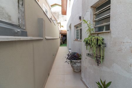 Casa à venda com 332m², 4 quartos e 4 vagas Casa à venda com 332m², 4 quartos e 4 vagasCorredor