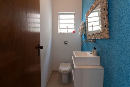 Casa à venda com 332m², 4 quartos e 4 vagas Casa à venda com 332m², 4 quartos e 4 vagasLavabo