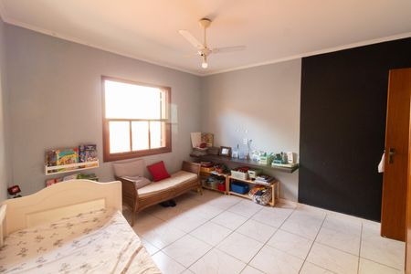 Casa à venda com 332m², 4 quartos e 4 vagas Casa à venda com 332m², 4 quartos e 4 vagasQuarto 1