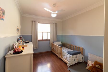 Casa à venda com 332m², 4 quartos e 4 vagas Casa à venda com 332m², 4 quartos e 4 vagasQuarto 2