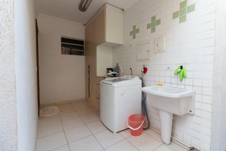 Casa à venda com 332m², 4 quartos e 4 vagas Casa à venda com 332m², 4 quartos e 4 vagasLavanderia