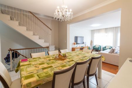 Casa à venda com 332m², 4 quartos e 4 vagas Casa à venda com 332m², 4 quartos e 4 vagasSala de Jantar