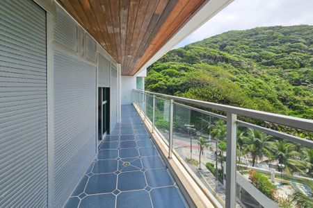 Apartamento para alugar com 161m², 3 quartos e 2 vagas Apartamento para alugar com 161m², 3 quartos e 2 vagasVaranda