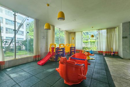 Apartamento para alugar com 161m², 3 quartos e 2 vagas Apartamento para alugar com 161m², 3 quartos e 2 vagasÁrea Comum - Playground