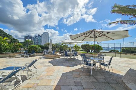 Apartamento para alugar com 161m², 3 quartos e 2 vagas Apartamento para alugar com 161m², 3 quartos e 2 vagasÁrea comum - Piscina