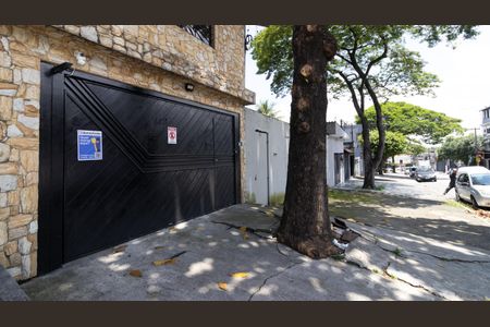 Casa à venda com 300m², 5 quartos e 4 vagas Casa à venda com 300m², 5 quartos e 4 vagasFachada e plaquinha