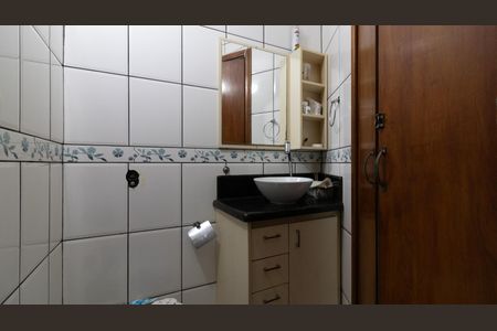 Casa à venda com 300m², 5 quartos e 4 vagas Casa à venda com 300m², 5 quartos e 4 vagasLavabo