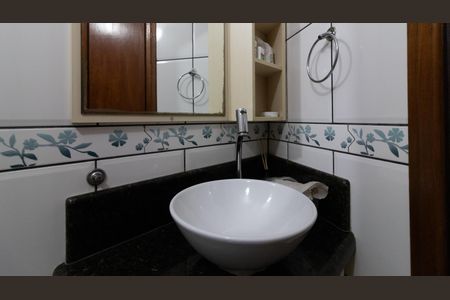 Casa à venda com 300m², 5 quartos e 4 vagas Casa à venda com 300m², 5 quartos e 4 vagasLavabo