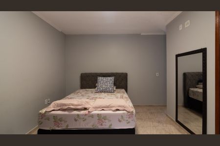 Casa à venda com 300m², 5 quartos e 4 vagas Casa à venda com 300m², 5 quartos e 4 vagasSuíte