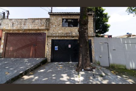 Casa à venda com 300m², 5 quartos e 4 vagas Casa à venda com 300m², 5 quartos e 4 vagasFachada