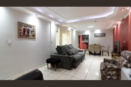 Casa à venda com 300m², 5 quartos e 4 vagas Casa à venda com 300m², 5 quartos e 4 vagasSala