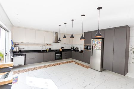 Casa à venda com 264m², 3 quartos e 2 vagas Casa à venda com 264m², 3 quartos e 2 vagasCozinha