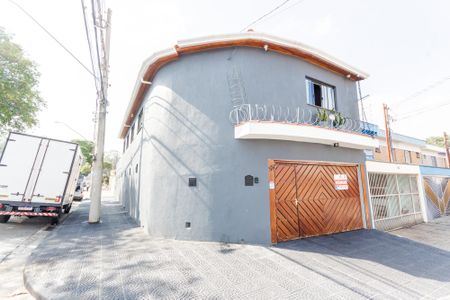 Casa à venda com 264m², 3 quartos e 2 vagas Casa à venda com 264m², 3 quartos e 2 vagasFachada