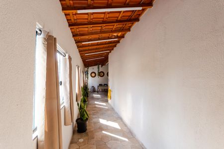 Casa à venda com 264m², 3 quartos e 2 vagas Casa à venda com 264m², 3 quartos e 2 vagasCorredor