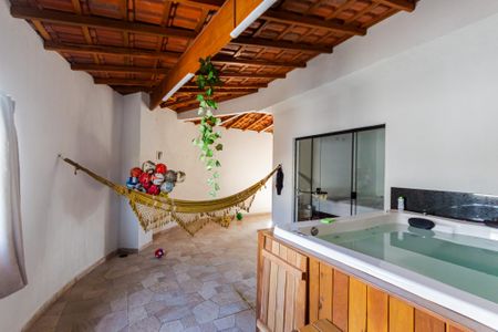 Casa à venda com 264m², 3 quartos e 2 vagas Casa à venda com 264m², 3 quartos e 2 vagasÁrea comum