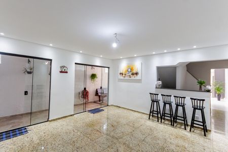 Casa à venda com 264m², 3 quartos e 2 vagas Casa à venda com 264m², 3 quartos e 2 vagasSala