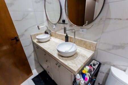 Casa à venda com 264m², 3 quartos e 2 vagas Casa à venda com 264m², 3 quartos e 2 vagasBanheiro Social