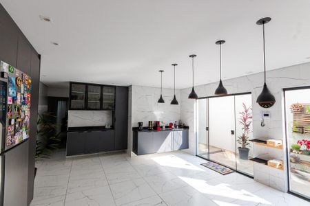Casa à venda com 264m², 3 quartos e 2 vagas Casa à venda com 264m², 3 quartos e 2 vagasCozinha