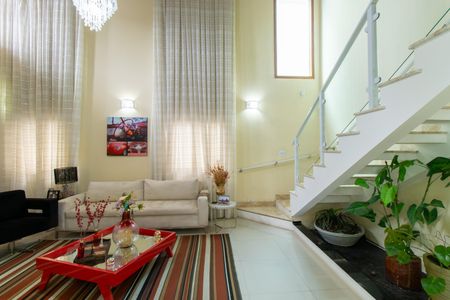 Casa de condomínio para alugar com 400m², 3 quartos e 4 vagas Casa de condomínio para alugar com 400m², 3 quartos e 4 vagasSala