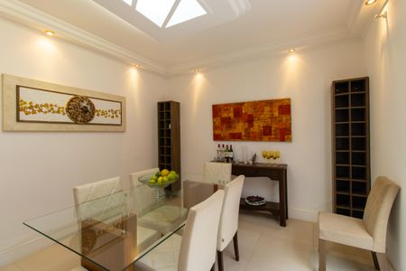 Casa de condomínio para alugar com 400m², 3 quartos e 4 vagas Casa de condomínio para alugar com 400m², 3 quartos e 4 vagasSala de Jantar