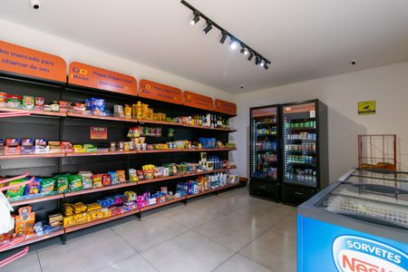 Casa de condomínio para alugar com 400m², 3 quartos e 4 vagas Casa de condomínio para alugar com 400m², 3 quartos e 4 vagasÁrea comum - Mini Mercado