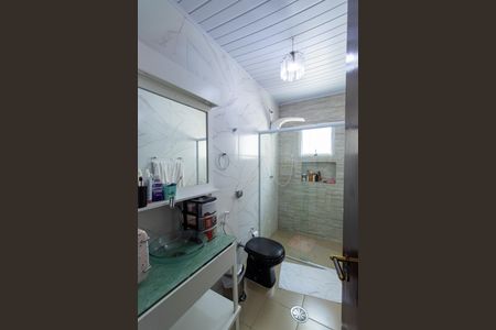 Casa de condomínio para alugar com 400m², 3 quartos e 4 vagas Casa de condomínio para alugar com 400m², 3 quartos e 4 vagasBanheiro do Quarto Suíte