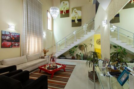 Casa de condomínio para alugar com 400m², 3 quartos e 4 vagas Casa de condomínio para alugar com 400m², 3 quartos e 4 vagasSala