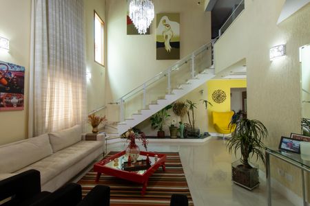 Casa de condomínio para alugar com 400m², 3 quartos e 4 vagas Casa de condomínio para alugar com 400m², 3 quartos e 4 vagasSala