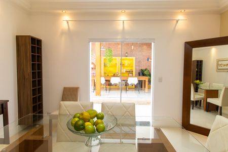 Casa de condomínio para alugar com 400m², 3 quartos e 4 vagas Casa de condomínio para alugar com 400m², 3 quartos e 4 vagasSala de Jantar