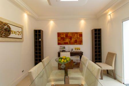 Casa de condomínio para alugar com 400m², 3 quartos e 4 vagas Casa de condomínio para alugar com 400m², 3 quartos e 4 vagasSala de Jantar