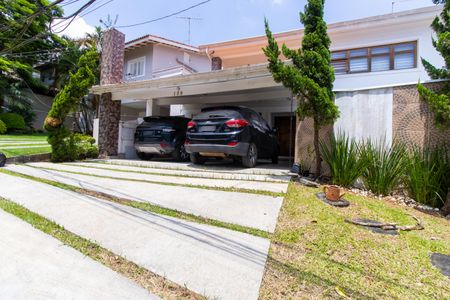 Casa de condomínio para alugar com 400m², 3 quartos e 4 vagas Casa de condomínio para alugar com 400m², 3 quartos e 4 vagasFachada