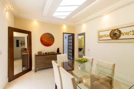 Casa de condomínio para alugar com 400m², 3 quartos e 4 vagas Casa de condomínio para alugar com 400m², 3 quartos e 4 vagasSala de Jantar