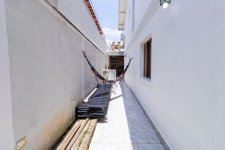 Casa de condomínio para alugar com 400m², 3 quartos e 4 vagas Casa de condomínio para alugar com 400m², 3 quartos e 4 vagasCorredor lateral