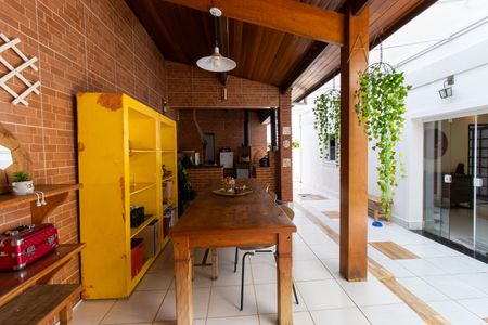 Casa de condomínio para alugar com 400m², 3 quartos e 4 vagas Casa de condomínio para alugar com 400m², 3 quartos e 4 vagasChurrasqueira