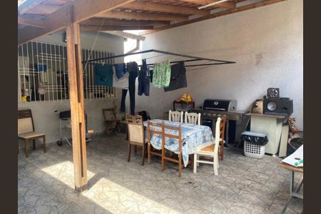 Casa à venda com 125m², 2 quartos e 6 vagas