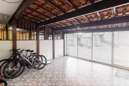 Casa à venda com 100m², 2 quartos e 2 vagas Casa à venda com 100m², 2 quartos e 2 vagasGaragem